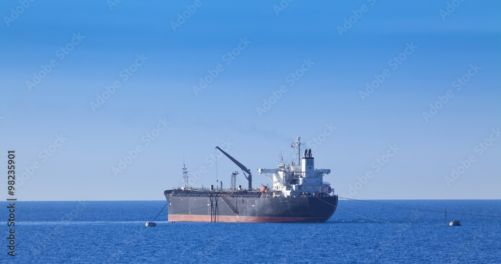 Obraz premium Gas Tanker In Sea