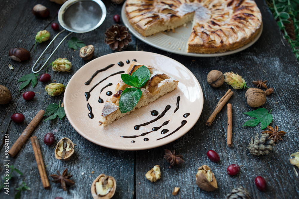 Slice of homemade apple pie with fresh apples