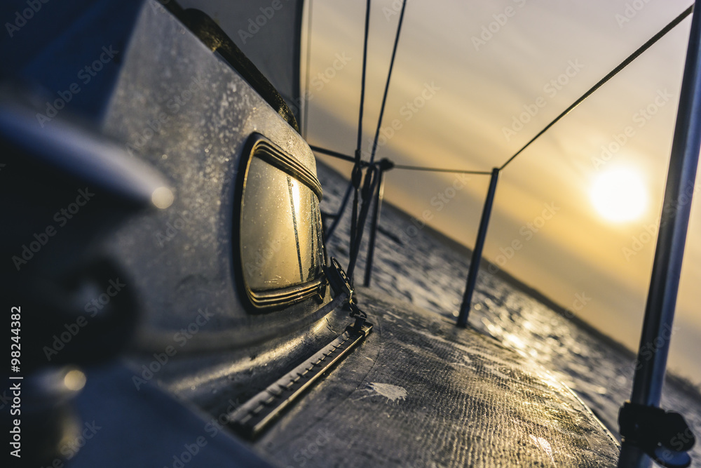 Fototapeta premium Sailboat going fast during sunset