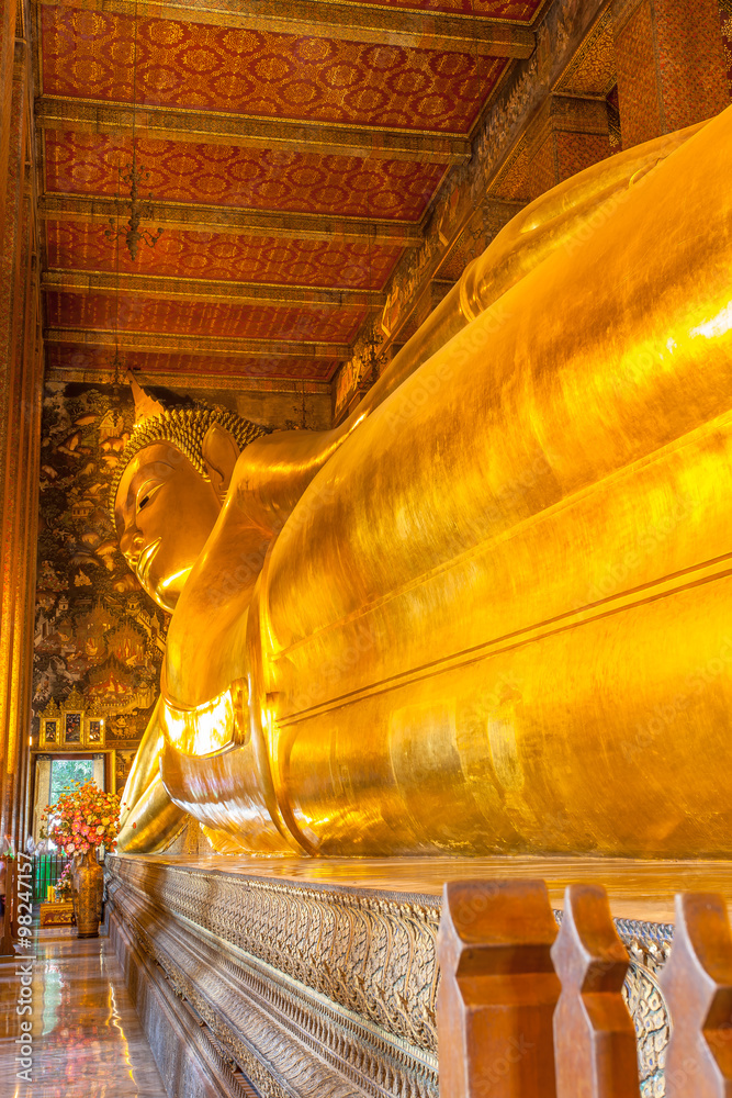 grand bouddha doré couché, temple de Wat Pho, Bangkok, Thaïlande