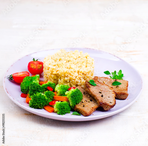  Steak  with bulgur and vegetables