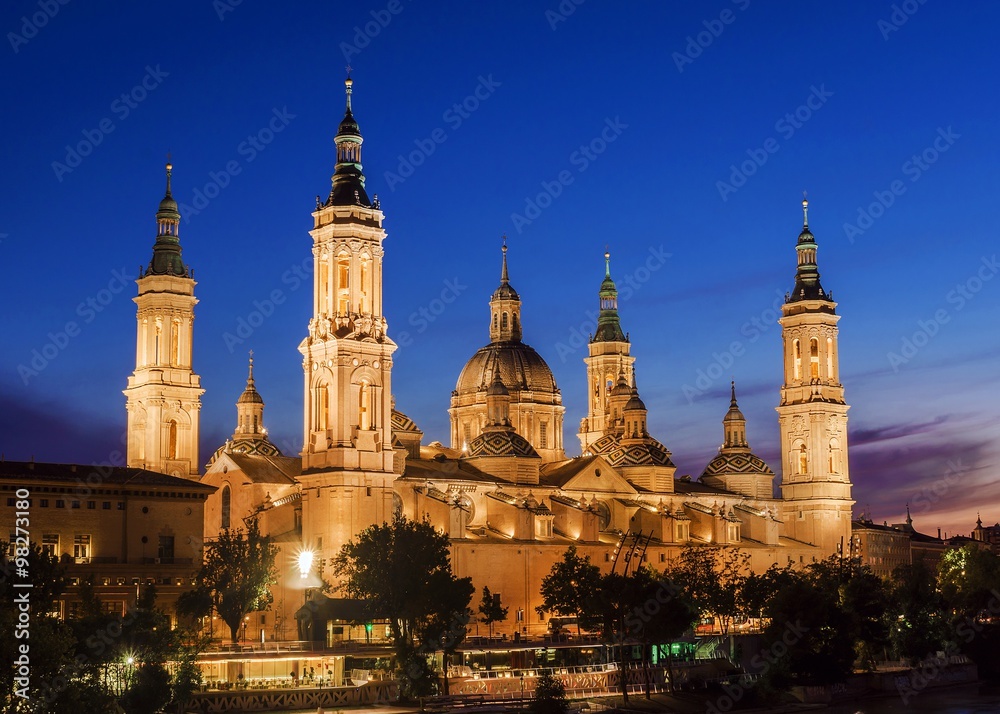 Fototapeta premium Cathedral in Zaragoza, Spain