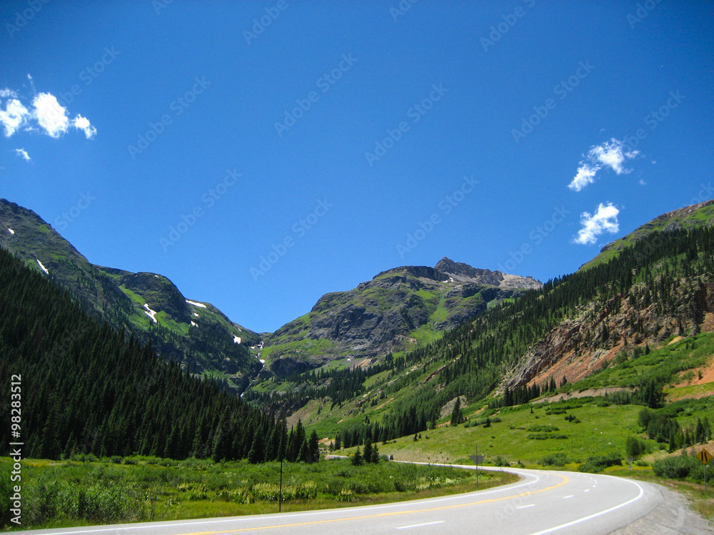 Fototapeta premium Mountain Highway Green and Blue