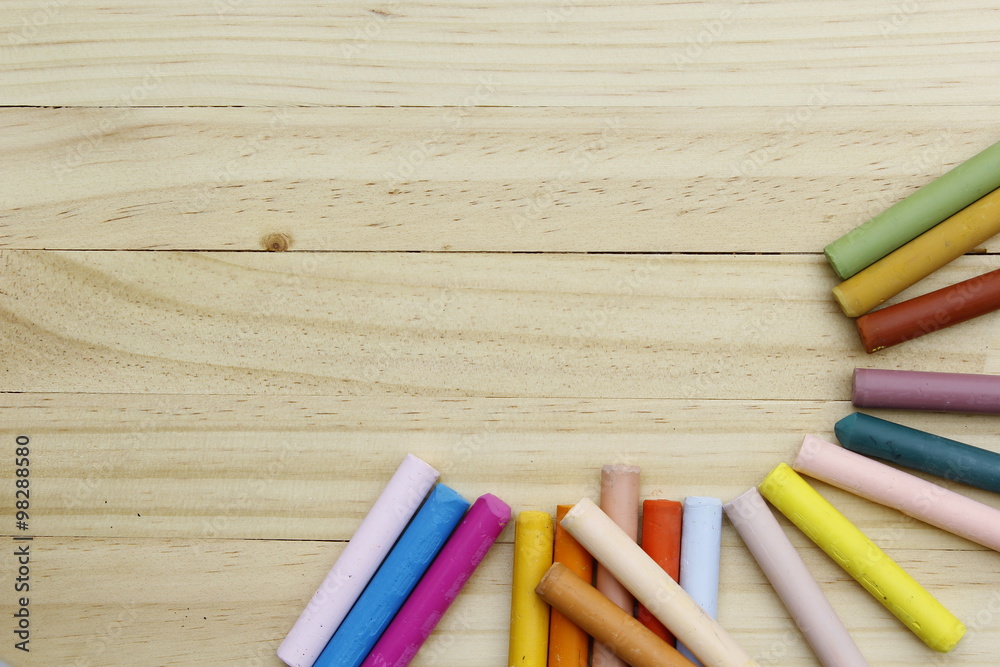 Obraz premium colorful chalks on wooden table.