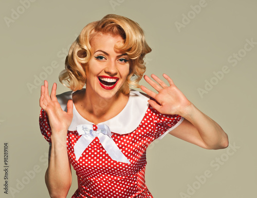 Konstfotografi pleased young retro pinup woman