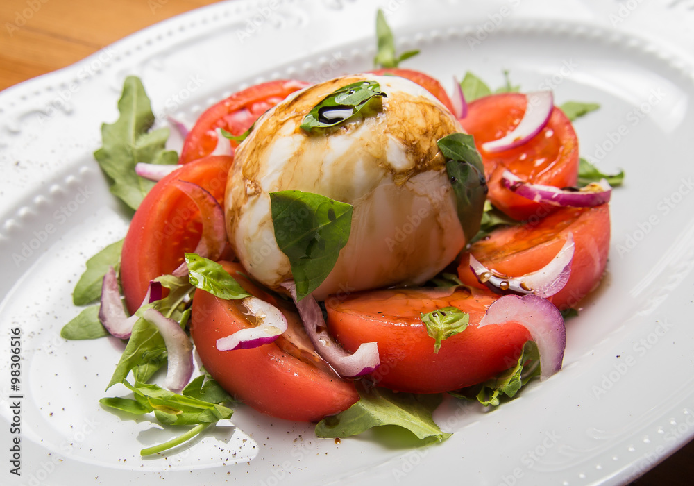 Tomato salad with onion
