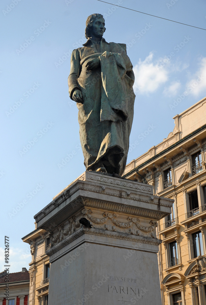 Fototapeta premium Giuseppe Parini statue in Milan Dante street.