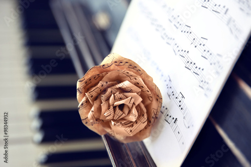 Vintage old classic piano w...