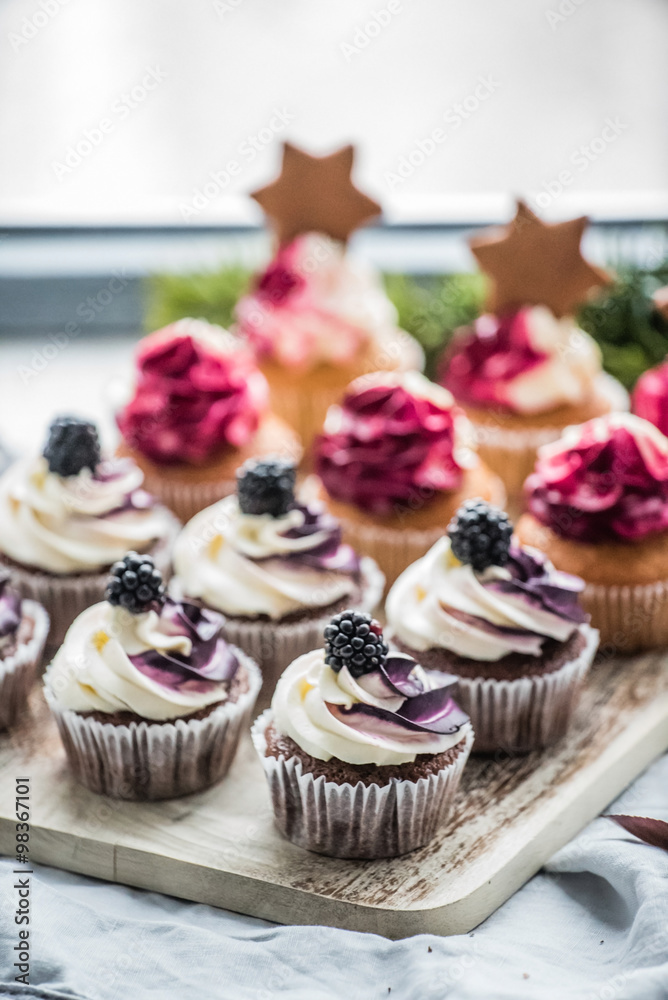 berry cupcakes berry cupcakes