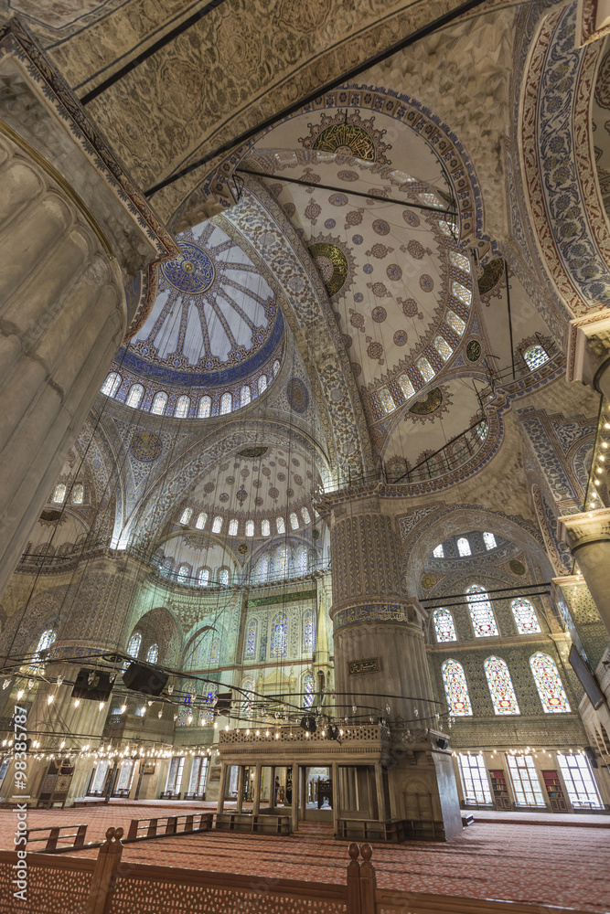 Obraz premium ISTANBUL, TURKEY - DECEMBER 13, 2015: The Blue Mosque, (Sultanah