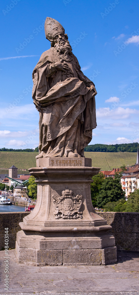 Obraz premium Statue fon S. Fridericus auf Karlsbrücke
