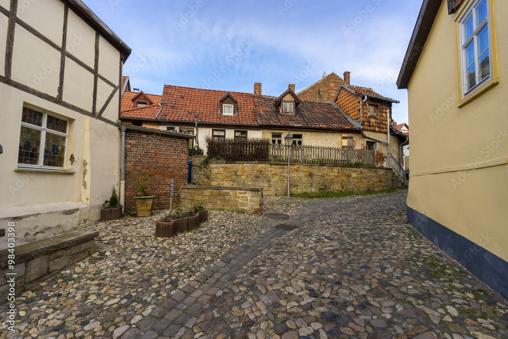  Street view of a Quedlinburg, a medieval German town situated just north of the Harz mountains in Saxony-Anhalt, Germany.