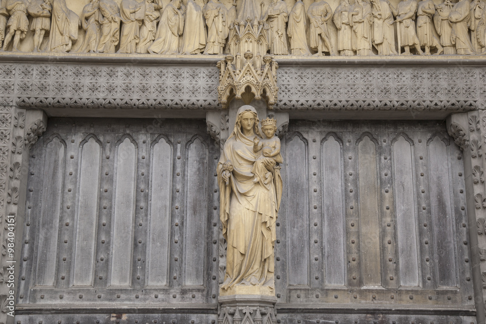 Mary Statue at Westminster Abbey, London, England