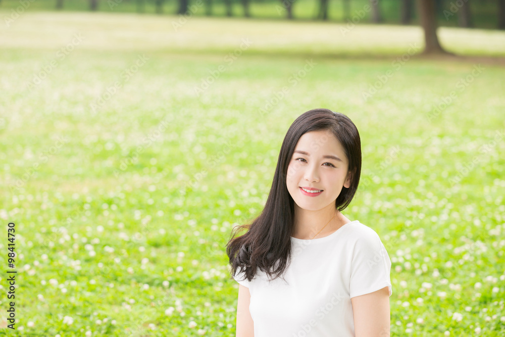 笑顔の女性