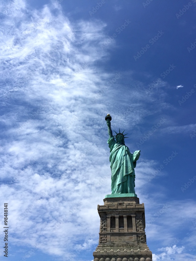 Fototapeta premium Statue of Liberty with cloudy sky