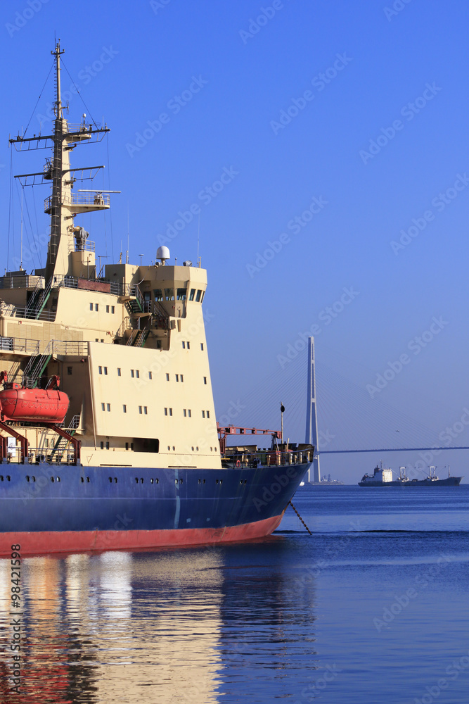 Fototapeta premium icebreaker parked in front of the bridge on island Russian in Vladivostok, Russia