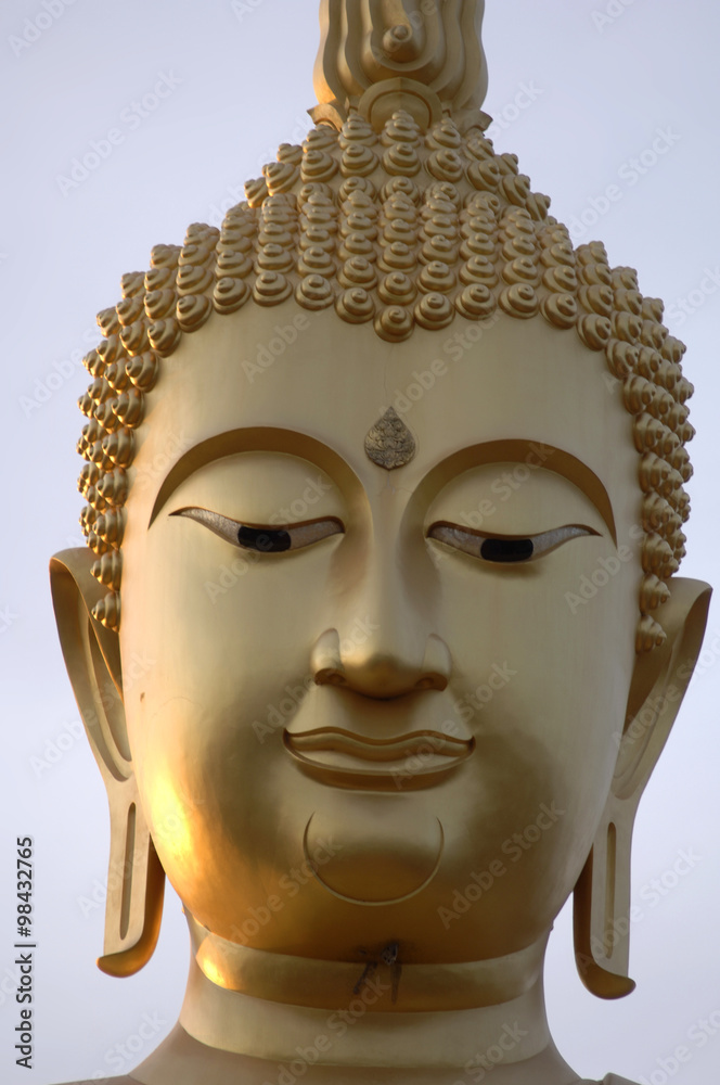 Tempel und Buddhastatuen in Thailand