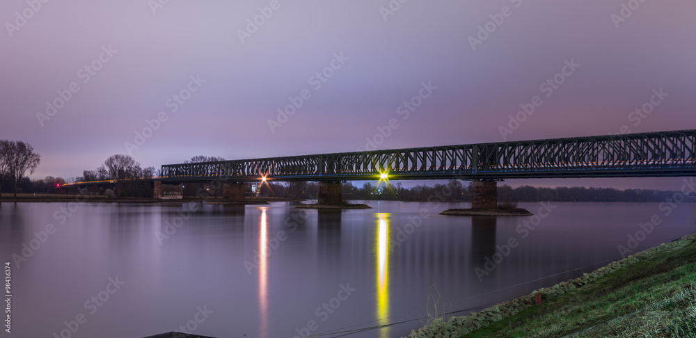 Bahnbrücke