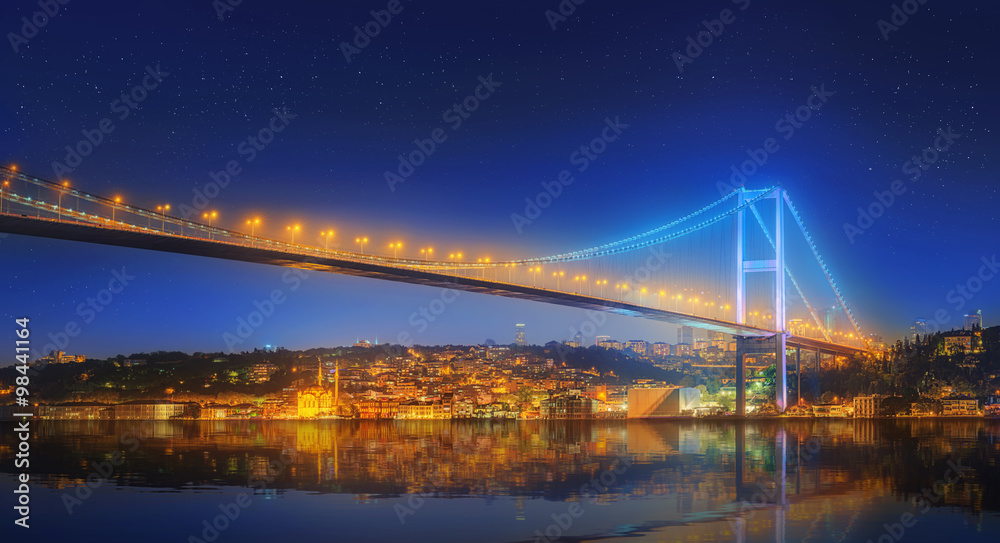 Fototapeta premium View of Bosphorus bridge at night Istanbul