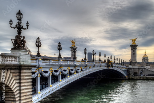 Fototapeta Naklejka Na Ścianę i Meble -  Paris, Le Pont Alexandre III, bords de Seine 