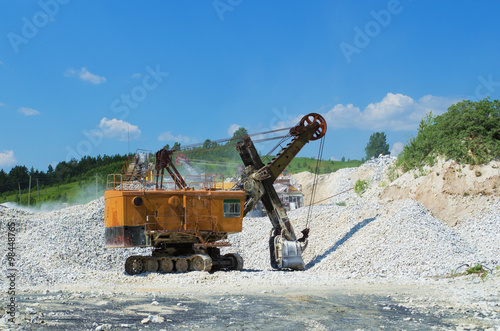 Big Loader excavator photo