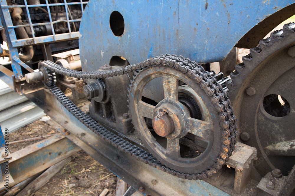 durty chain and cogwheel in transmission system of pile driver