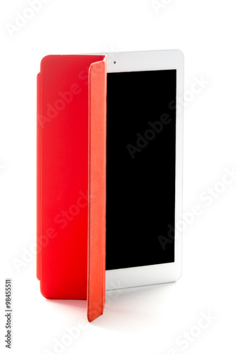 Tableta sobre fondo blanco con funda roja de protección photo