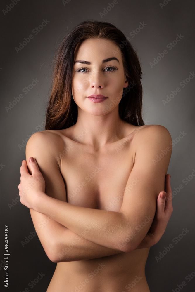 nude woman covering her breast фотография Stock