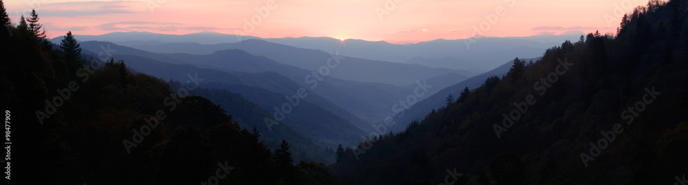 First Sun Light over Mountain Valley - Panorama.  Smoky Mountains National Park, Tennessee - obrazy, fototapety, plakaty 