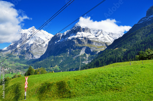 スイス 登山鉄道車窓からのアルプスの風景