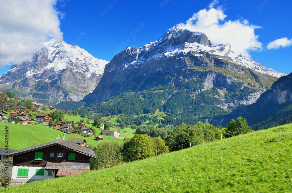 スイス 登山鉄道車窓からのアルプスの風景 スイス 登山鉄道車窓からのアルプスの風景