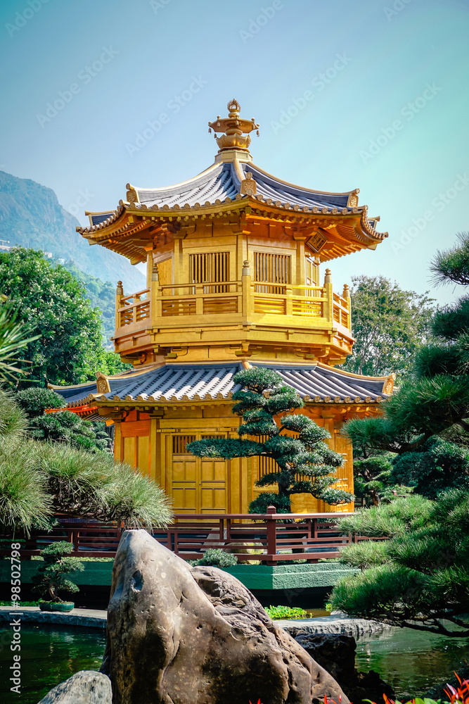 Fototapeta premium Pavilion of Absolute Perfection Lotus Pond at nan lian garden,Hongkong