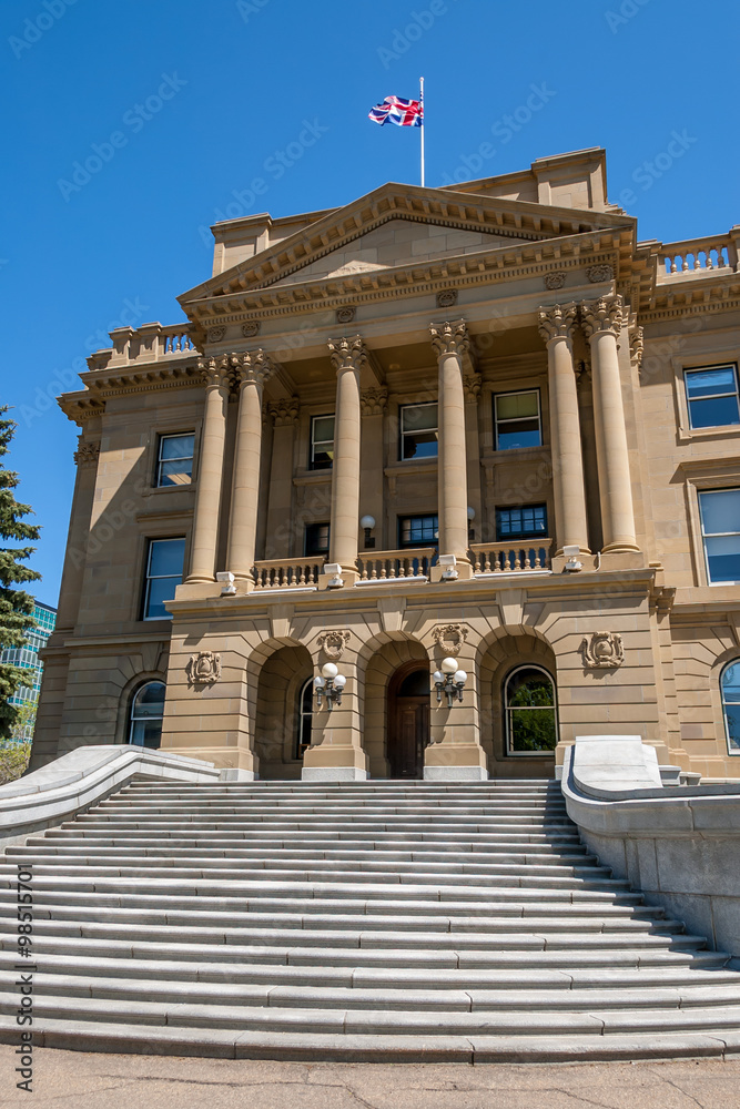 Obraz premium Exterior facade of The Alberta Legislature Building in Edmonton.