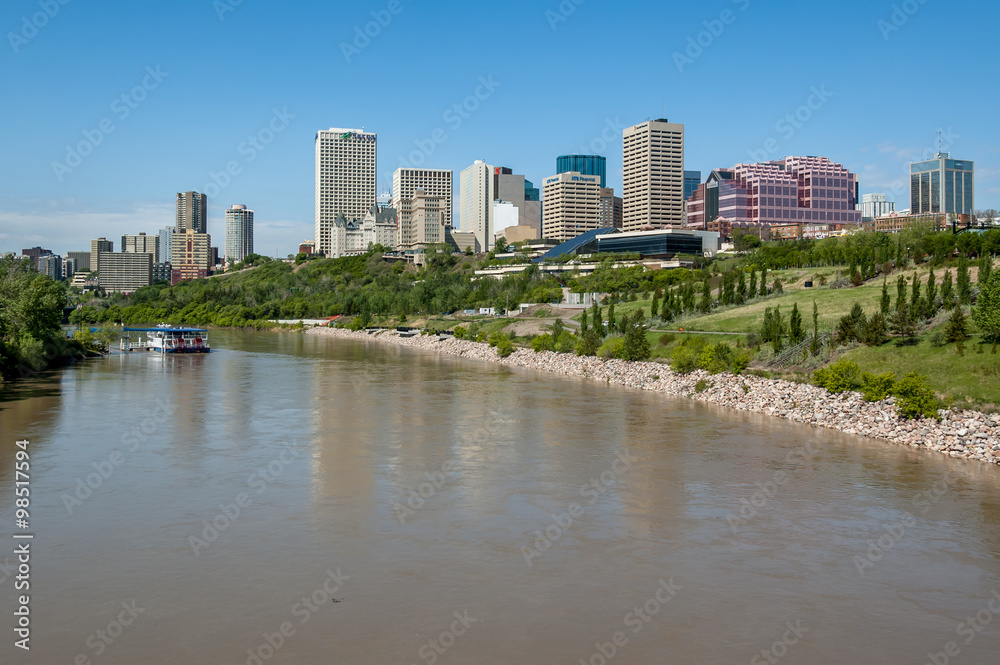 Obraz premium a view of downtown Edmonton Alberta with reflections in the North Saskatchewan river