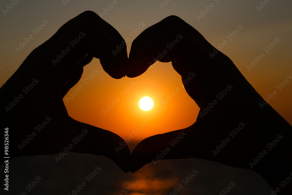 Fototapeta premium Sunrise Heart Silhouette