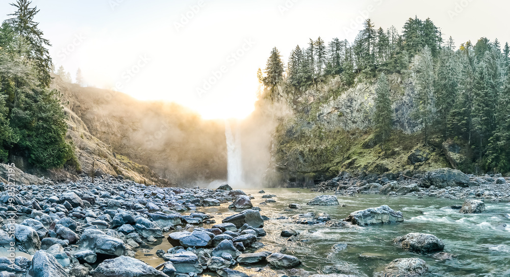 Obraz premium scenic view of Snoqualmie falls with golden fog when sunrise in winter season,Washington,USA.