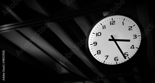 Wallpaper Mural Large clock Torontodigital.ca