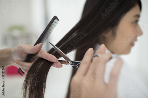 Women are cut the damaged's hair