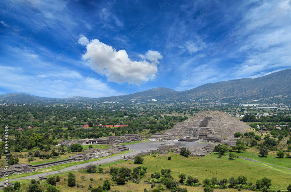 Teotihuacan ruins 