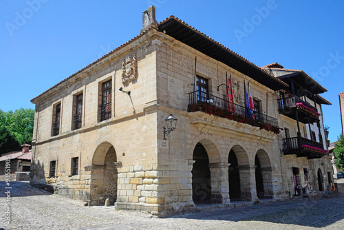 Rathaus von Santillana del Mar in Kantabrien © aro49