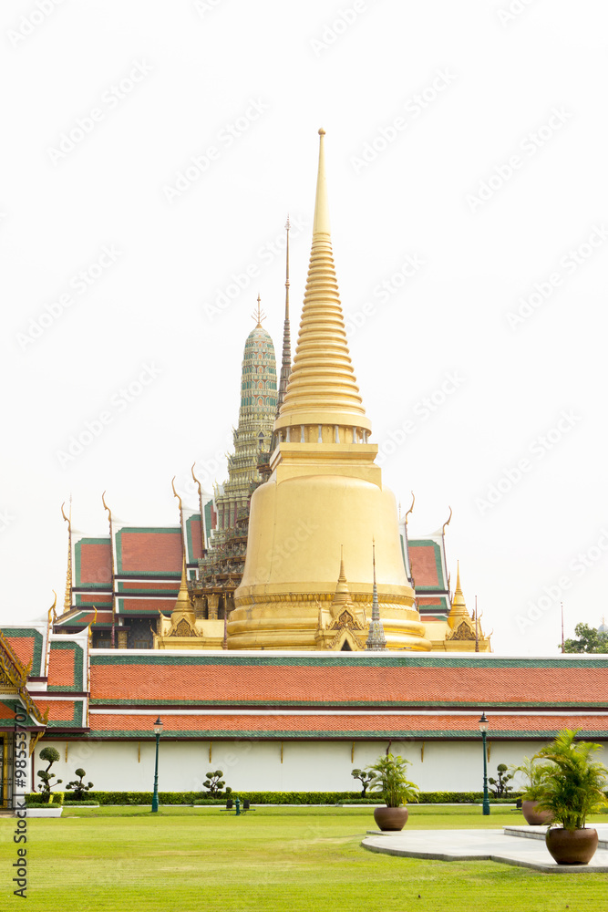 Fototapeta premium Wat Phra Kaew, Temple of the Emerald Buddha, Bangkok, Thailand.