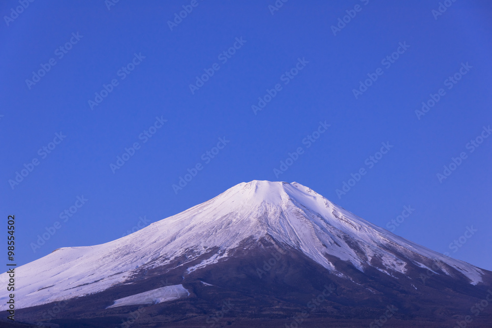 新雪の富士山