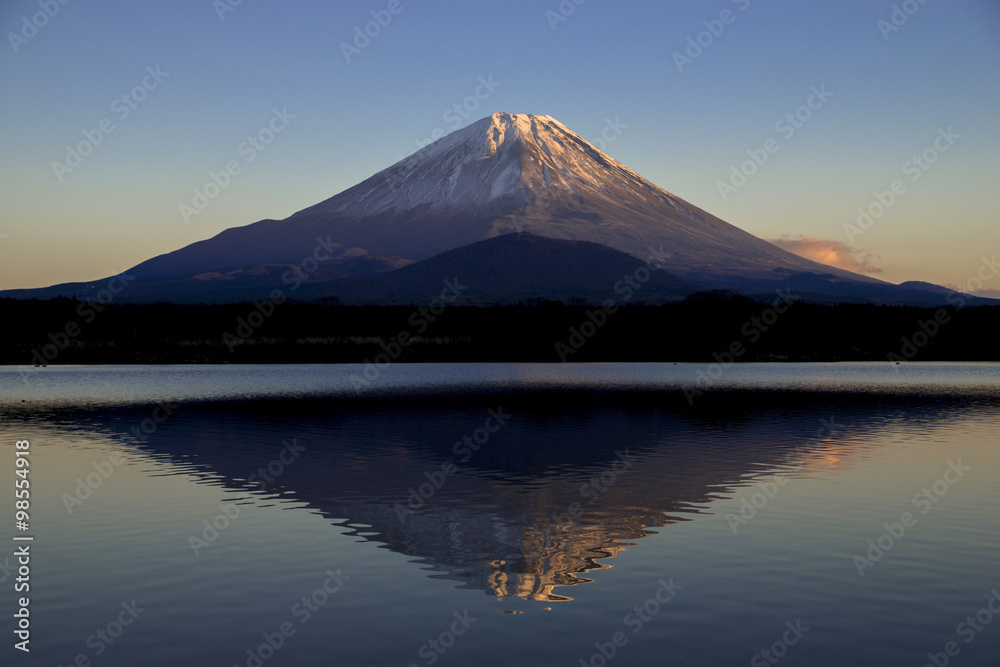 精進湖より富士山夕景