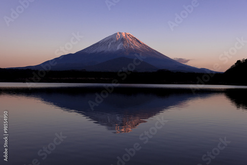 精進湖より富士山夕景