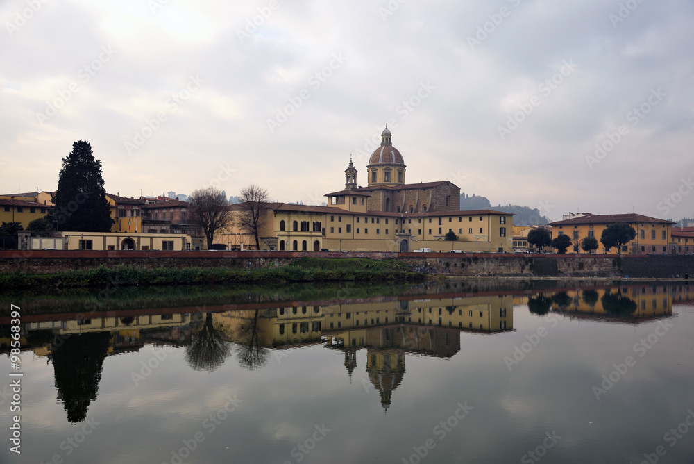 Firenze riflessa sul fiume Arno