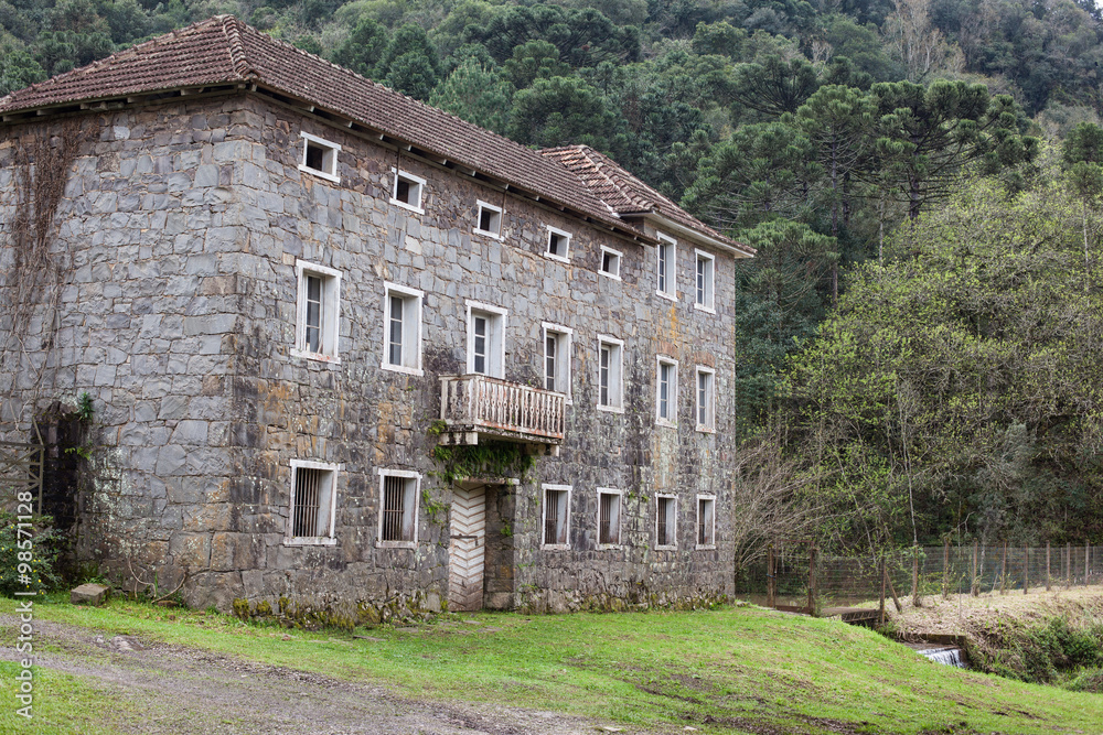 Obraz premium An old abandoned stone house at Rio Grande do Sul - Brazil