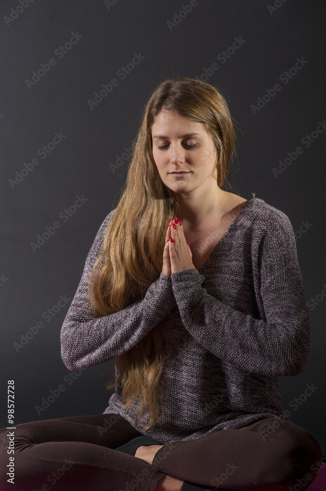 Obraz premium Young and religious woman