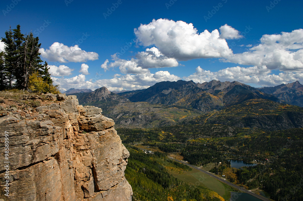 Fototapeta premium Mountain Cliff with Fall Colors