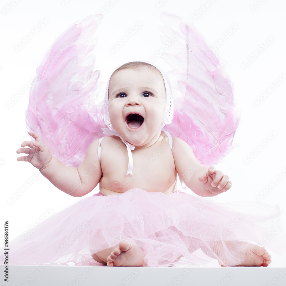Bebé angelito con alas y tutú rosas sonriendo Stock Photo