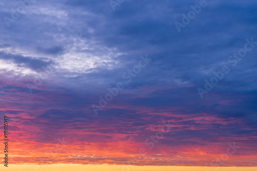 Fototapeta Naklejka Na Ścianę i Meble -  Bright sunset with dramatic cloudscape
